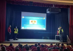 La lezione teorica dell’associazione SAI (Soccorso Ambienti Impervi) dei Carabinieri in congedo di Busca